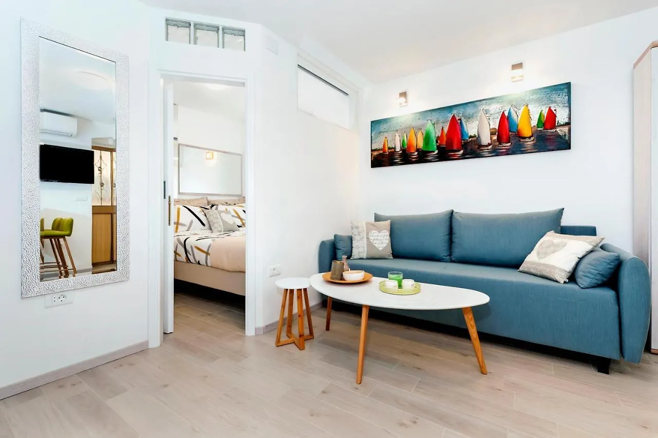 Apartment Amici With Terrace In Center Of Rovinj