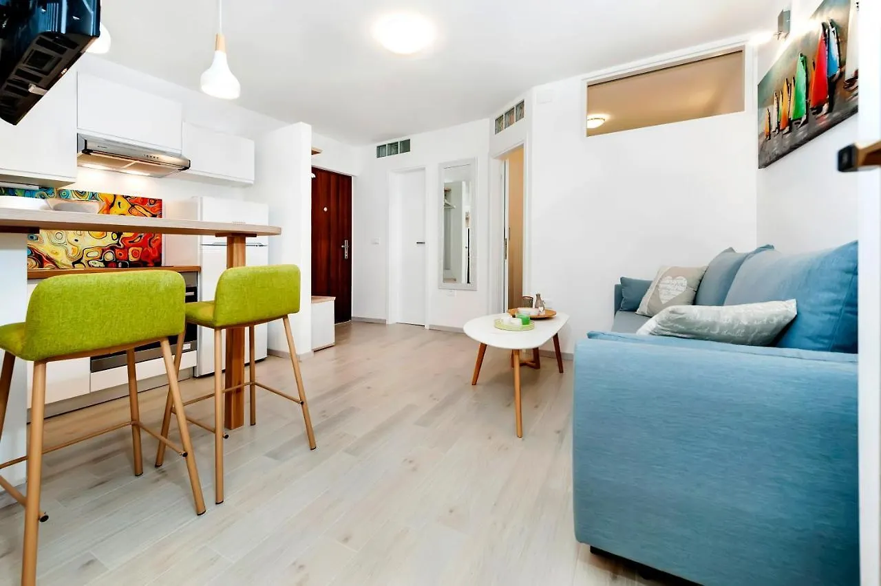 Apartment Amici With Terrace In Center Of Rovinj