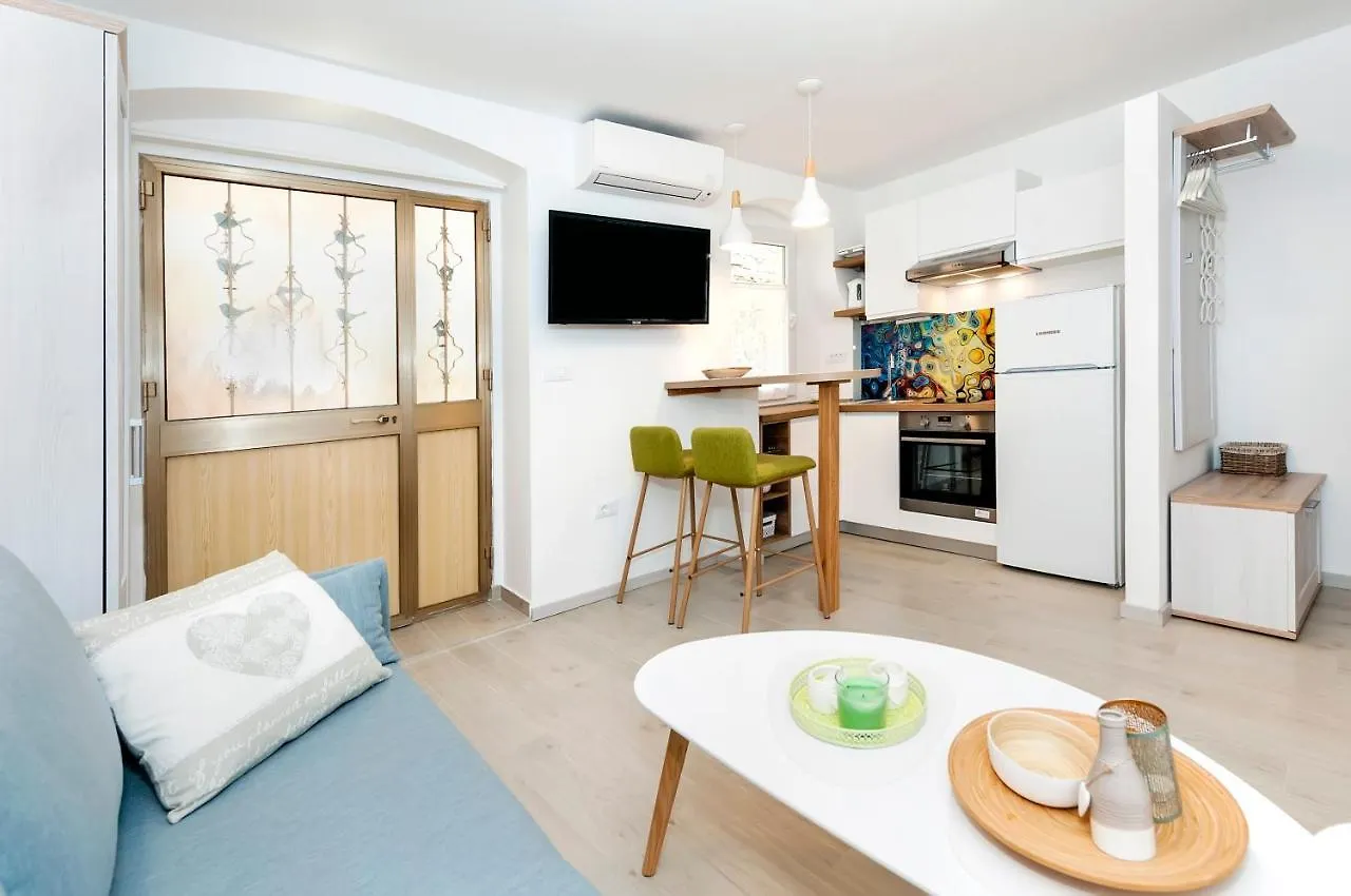 Apartment Amici With Terrace In Center Of Rovinj
