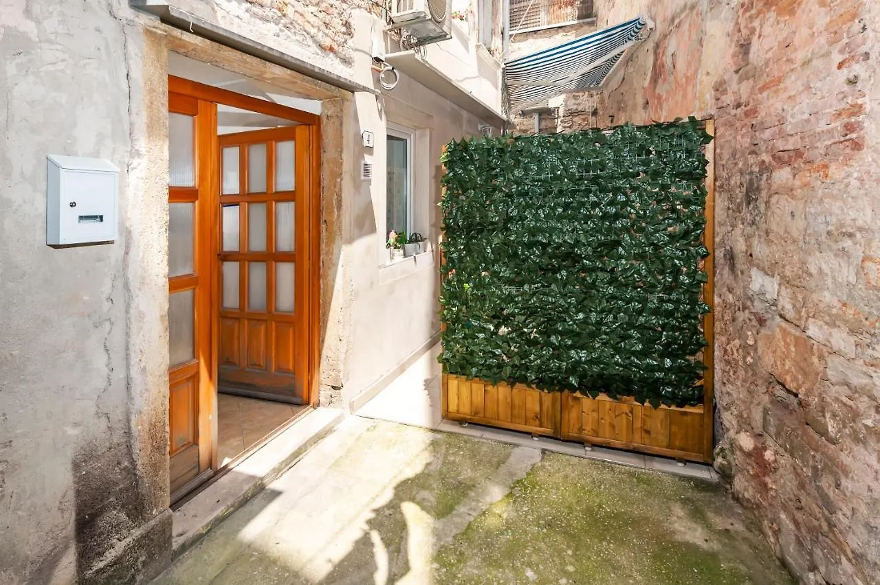 Apartment Amici With Terrace In Center Of Rovinj